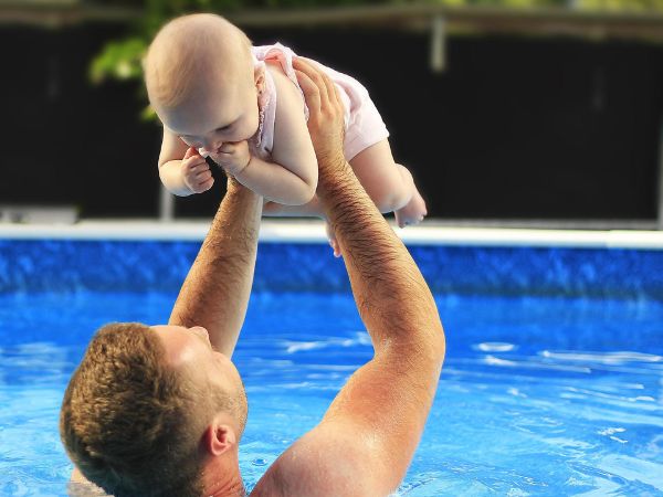 manutenzione acqua piscina fuori terra per bambini
